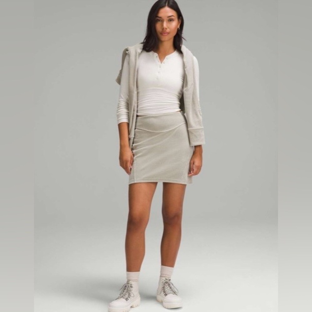 Lululemon - Scuba Mid Rise Mini Skirt - Velvet Cord - Size 14